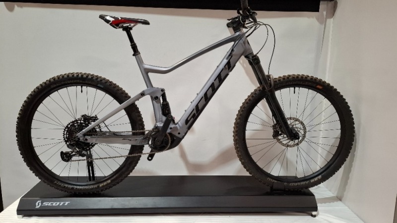 SCOTT GENIUS ERIDE 930 BIKE MODEL: 286505 SIZE: XL ORIG RRP &pound;4,599 GENIUS ERIDE ALLOY FRAME ROCKSHOX 35 SILVER TK 160MM FORK X-FUSION NUDE, 150MM, TWINLOC SRAM SX-NX EAGLE 12 SPEED BOSCH CX, UP TO 1125WH, POWERTUBE SHIMANO 4 PISTON DISC BRAKES SCHWALBE FO