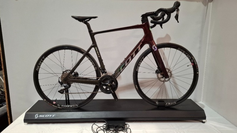 SCOTT ADDICT ERIDE 30 CARBON ENDURANCE ELECTRIC ROAD BIKE MODEL: 286545 SIZE: XL ORIG RRP &pound;4,599 ADDICT RC DISC HMX CARBON FRAME ADDICT ERIDE HMX FORK SHIMANO ULTEGRA/105 22 SPEED MAHLE MOTOR HUB DRIVE 60NM MAX TORQUE SYNCROS CAPITAL 2.0 25E DISC WHEELS S
