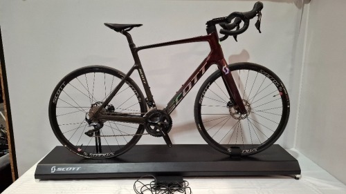 SCOTT ADDICT ERIDE 30 CARBON ENDURANCE ELECTRIC ROAD BIKE MODEL: 286545 SIZE: XL ORIG RRP &pound;4,599 ADDICT RC DISC HMX CARBON FRAME ADDICT ERIDE HMX FORK SHIMANO ULTEGRA/105 22 SPEED MAHLE MOTOR HUB DRIVE 60NM MAX TORQUE SYNCROS CAPITAL 2.0 25E DISC WHEELS S