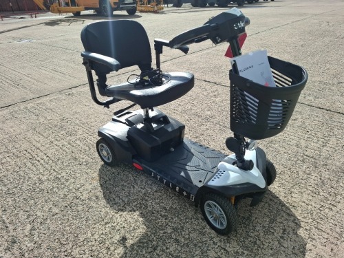 SUPERIOR STYLE +S MOBILITY SCOOTER IN BLACK / WHITE WITH BATTERY & CHARGER 10 MILE RANGE - MAX SPEED 4/ MPH RRP &pound; 1,095 CONDITION - GOOD (TESTED WORKING & SEE ALL IMAGES FOR CONDITION )