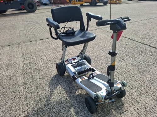FREERIDER LUGGIE ELITE FOLDING MOBILITY SCOOTER IN SILVER WITH CHARGER - TESTED WORKING WITH CHARGE REMAINING IN BATTERY CONDITION GOOD ( SEE ALL IMAGES FOR CONDITION )