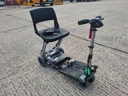 FREERIDER LUGGIE ELITE FOLDING MOBILITY SCOOTER IN BLACK WITH CHARGER - TESTED WORKING WITH CHARGE REMAINING IN BATTERY CONDITION GOOD ( SEE ALL IMAGES FOR CONDITION )