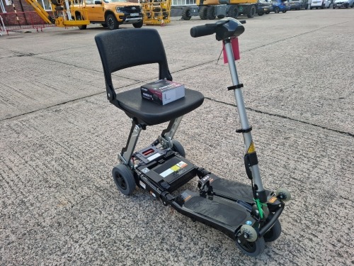FREERIDER LUGGIE ELITE FOLDING MOBILITY SCOOTER IN BLACK WITH CHARGER - TESTED WORKING WITH CHARGE REMAINING IN BATTERY CONDITION GOOD ( SEE ALL IMAGES FOR CONDITION )