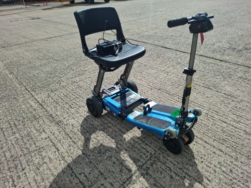 FREERIDER LUGGIE ELITE FOLDING MOBILITY SCOOTER IN BLUE WITH CHARGER - TESTED WORKING WITH CHARGE REMAINING IN BATTERY CONDITION GOOD ( SEE ALL IMAGES FOR CONDITION )