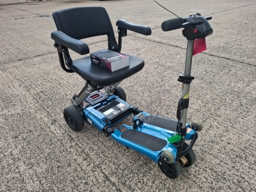FREERIDER LUGGIE ELITE FOLDING MOBILITY SCOOTER IN BLUE WITH CHARGER - TESTED WORKING WITH CHARGE REMAINING IN BATTERY CONDITION GOOD ( SEE ALL IMAGES FOR CONDITION )