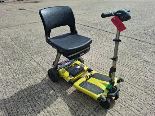 FREERIDER LUGGIE SUPER DELUXE FOLDING MOBILITY SCOOTER IN YELLOW IRIS WITH CHARGER - TESTED WORKING WITH CHARGE REMAINING IN BATTERY CONDITION GOOD ( SEE ALL IMAGES FOR CONDITION )