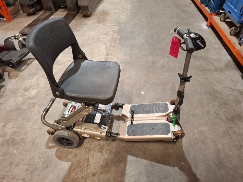 1 X LUGGIE FOLDING MOBILITY SCOOTER IN GREY NO CHARGER - (PLEASE NOTE WE ARE UNABLE TO GET IT TO START / SPARE OR REPAIR ) OVER ALL CONDITION FAIR SCRATCHES / MARKS ( SEE ALL IMAGES FOR CONDITION )