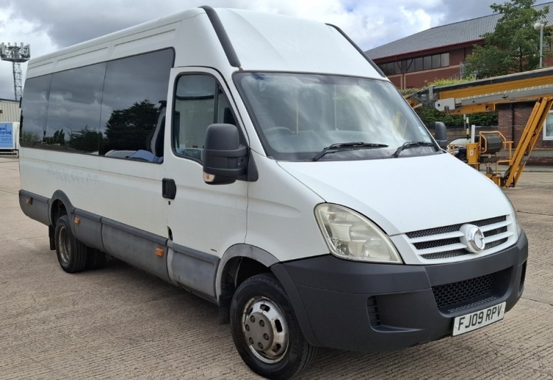 WHITE IRIS.BUS DAILY ACCESSIBILITY MINIBUS 2998 CC REG: FJ09RPV MILEAGE: 173,997 FIRST REGISTERED 9/6/2009 WITH V5 MOT UNTIL 14/4/2026 WITH KEY TOTAL CAPACITY INC DRIVER: 17 CURRENT SERVICE HISTORY SINCE PURCHASE & LIFT CERTIFIED UNTIL AT LEAST 1/10/2025 