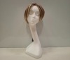 1 X BRAND NEW BRUNETTE WITH BLONDE HIGHLIGHTS COLOURED SHORT & STRAIGHT HAIRED WIG, HEAT FRIENDLY - RRP &pound;475.00 (CODE 4, ITEM 613)
