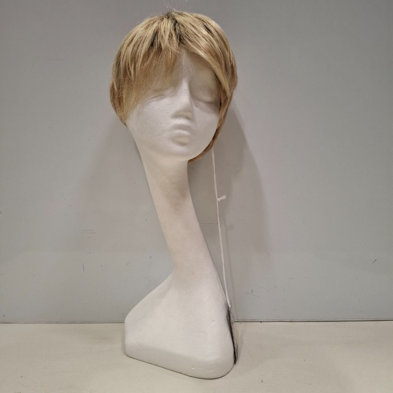 1 X BRAND NEW BLONDE WITH BRUNETTE ROOTS COLOURED SHORT & STRAIGHT HAIRED WIG - RRP &pound;450.00 (CODE 4, ITEM 251)