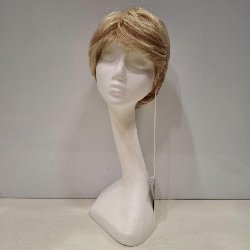 1 X BRAND NEW BLONDE COLOURED SHORT & STRAIGHT HAIRED WIG, - RRP &pound;450.00 (CODE 4, ITEM 875)