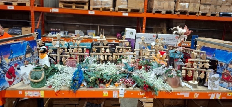 50 X MIXED CHRISTMAS LOT IN A FULL BAY CONTAINING, GLITTER WATERSPINNER TELEPHONE BOX IN RED, SNOW BLOWING LIT MUSICAL FRAME IN GREY, CHRISTMAS HOUSE WITH SANTA AND REINDEER PORTRAIT, ETC, (PLEASE NOTE CUSTOMER RETURNS)