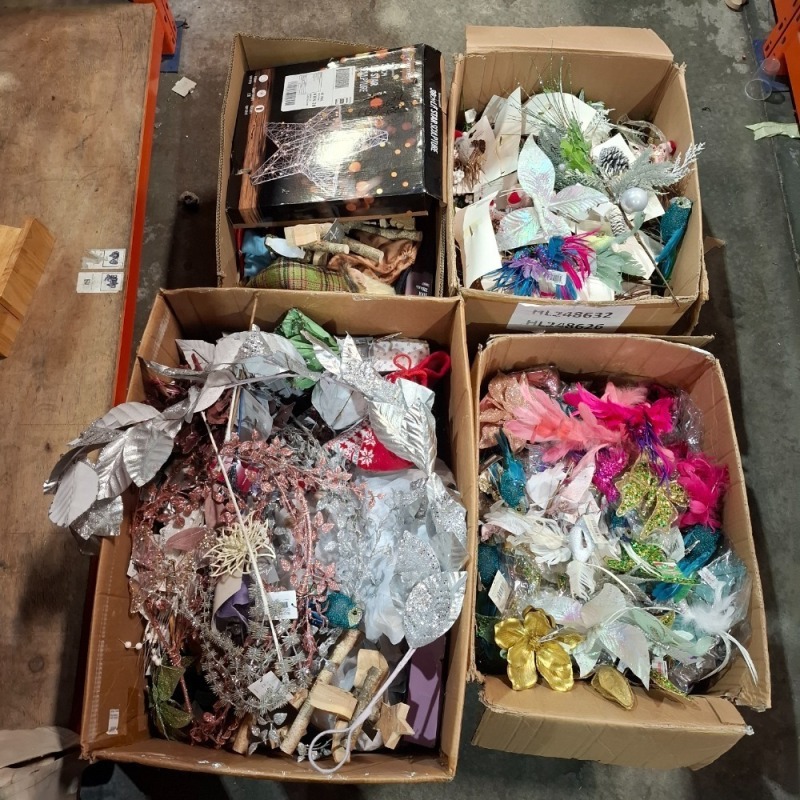 100 + MIXED CHRISTMAS LOT CONTAINING GLITTER WATER SPINNER WITH WARM WHITE LED LIGHTS, 38CM LIT STAR SCULPTURE, MIXED DECORATIONS INCLUDING BIRDS, FLOWERS WOODEN TREES, ETC, (PLEASE NOTE CUSTOMER RETURNS) (IN 4 BOXES)