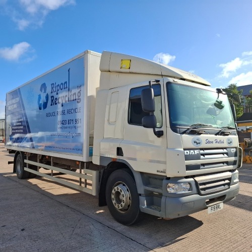 WHITE DAF TRUCKS CF, REG NO: F19RRL, INSULATED REFRIGERATED VAN, FIRST REGISTERED: 11/09/2014, ENGINE SIZE: 6693CC, SLEEPER CAB, 306,408 MILES, DIGITAL TACHOGRAPH READER, EMERGENCY ESCAPE HATCH, 18 TONNE RIGID, AERODYNAMIC SHIELD ABOVE CAB, PULFINGER TAI