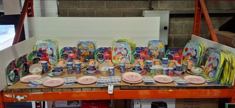 50 X MIXED CHILDRENS LOT CONTAINING 13 X WINNIE THE POOH BACKPACK IN YELLOW AND BLUE, 8 X LETS GET MESSY JCB TRUCK BACKPACK IN YELLOW AND BLUE, 11 X PJMASKS PLATE BOWL AND CUP SET IN MULTI-COLOURED, ETC (ON A FULL BAY)