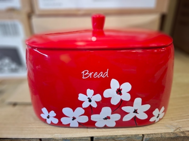 10 X BRAND NEW LIVING FROM ARGOS RED SCATTER FLORAL CERAMIC BREAD CROCK IN SIZE L 30 CM X 16 CM X W 16