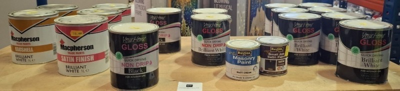 18 X PIECE MIXED PAINT LOT TO INCLUDE MACPHERSON SATIN WHITE PAINT - MACPHERSON EGGSHELL WHITE PAINT - BLACK NON DRIP GLOSS - BRILLIANT WHITE GLOSS ETC