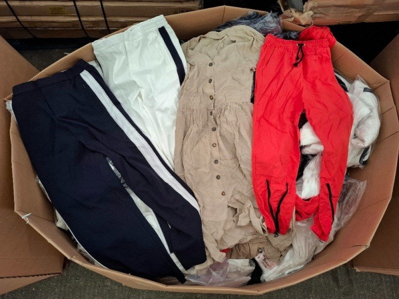 400 X BRAND NEW MIXED CLOTHING LOT CONTAINING, CHIC ET JEUNE TROUSERS IN WHITE AND NAVY BLUE IN SIZE 42, AWESTA STYLE TROUSERS IN RED IN SIZE SMALL, RESERVED DRESS IN BEIGE IN SIZE 34, ETC, (IN 1 PALLET BOX)