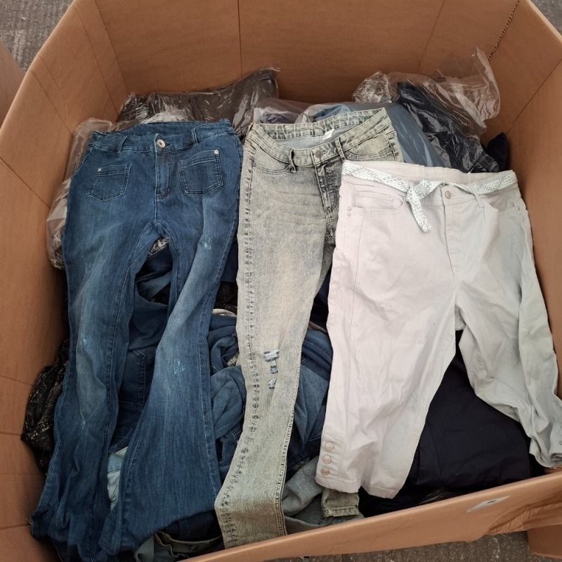 400 X BRAND NEW TROUSERS LOT CONTAINING, YESSICA DENIM JEANS IN BLUE IN ONE SIZE, CHEAP MONDAY JEANS IN GREY IN SIZE 32, DAMART TROUSERS IN NAVY IN SIZE 12, ETC, (IN ONE PALLET BOX)