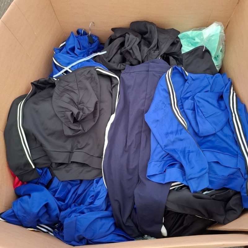 400 X BRAND NEW MIXED LOT CONTAINING, BASIC EDITIONS T-SHIRT IN BLUE IN ONE SIZE, GEORGE TRACKSUIT HOODIE IN BLUE IN 3XL, CHIC ET JEUNE TRACKSUIT BOTTOMS IN NAVY AND WHITE IN SIZE 40, ETC, (IN 1 PALLET BOX)
