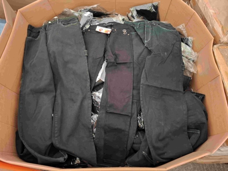 400 X BRAND NEW MIXED CRIMINAL DAMAGE JEANS LOT CONTAINING, DENIM JEANS IN BLACK IN SIZE 25, DENIM JEANS IN DARK GREEN IN SIZE 33, DENIM JEANS IN NAVY BLUE IN SIZE MEDIUM, ETC, (IN 1 PALLET BOX)