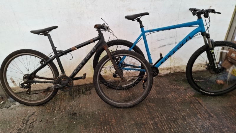 2 X MIXED BIKE LOT TO INCLUDE - 1X CARRERA VALOUR DISC 56CM - 1X CARRERA LIMITED EDITION 40CM