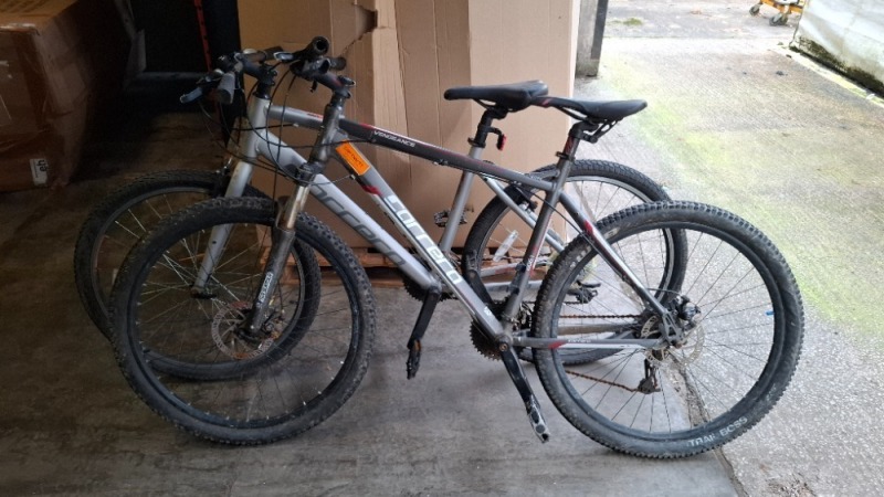 2 X MIXED BIKE LOT TO INCLUDE - 1X CARRERA VENGEANCE 52CM - 1X CARRERA PARVER 48CM