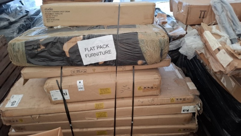 FULL PALLET OF FLATPCK FURNITURE TO INCLUDE TETBURY FOUR DOOR CHEST IN CREAM , HOMELY LANC 4 PCS SET IN GREY , HL DRESSING TABLE SET IN WHITE , HOMELI LANC 3 PCS SET IN REY ETC (NOTE - CUSTOMER RETURNS/ PARTS MAY BE MISSING)