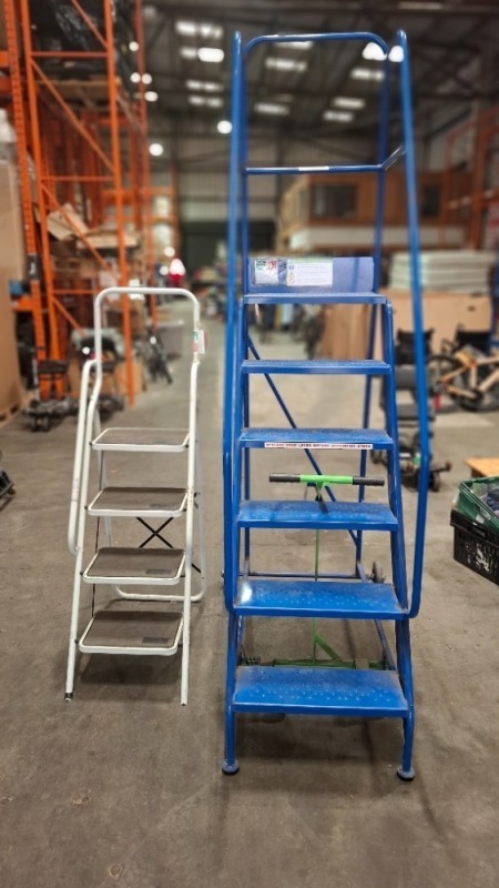 1 X 5 STEP MOBILE SAEFTY STEPLADDERS 1X 4 STEP STEP LADDER