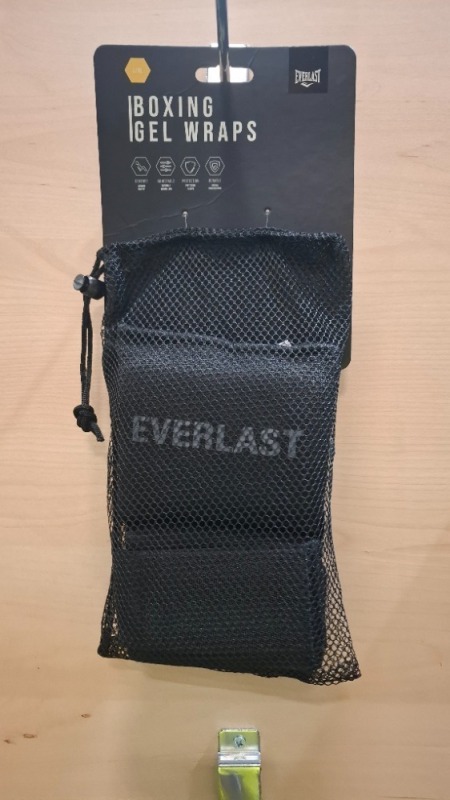 50 X BRAND NEW EVERLAST BOXING GEL WRAPS IN BLACK SIZE S/M