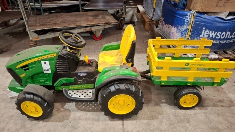 1 X PEG PERGO JOHN DEEREMGROUND FORCE 12V BATTERY OPERATED TRACTOR WITH TRAILER A RIDE ON TOY - SOLD AS SEEN
