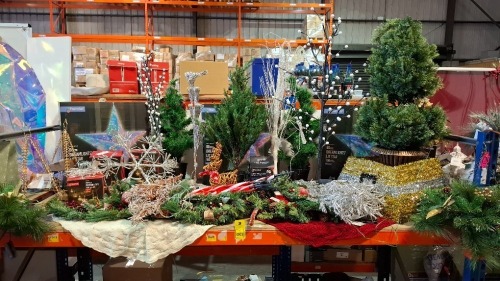 FULL BAY OF BRAND NEW MIXED PREMIER CHRISTMAS LOT TO INCLUDE 60CM DREAMLIGHTS LIT STAR - 10 BULB FESTOON LIGHTS - CHRISTMAS TREES - CANDY CANES - VARIOUS LIT TREES - HANGING BASKETS ETC