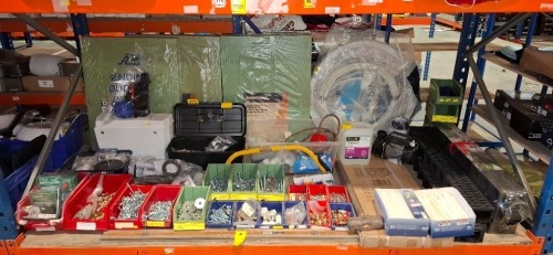 500 X PIECE MIXED TOOL LOT TO INCLUDE DIALL ESSENTIALS UNDERLAY - VARIOUS COPPER CROSSOVERS - ELBOWS - TEE ENDS - VARIOUS SIZED BOLTS AND NUTS - WATER PUMP MOTOR - TOILET WATER CISTERN - HEX DRAINS - BRAND NEW RACKING SHELF - CANDLES - VARIOUS PLUMBING AT