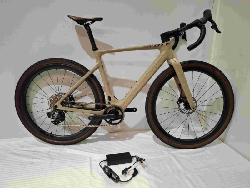 SCOTT SOLACE GRAVEL E-RIDE 20 BIKE MODEL: 290625 SIZE: M ORIG RRP &pound;6,999 SOLACE ERIDE DISC HMX CARBON FRAME SOLACE ERIDE HMX FORK SRAM RIVAL XPLR ETAP AXS DISC 12 SPEED TQ MID MOTOR DRIVE 50NM MAX TORQUE, 300W SYNCROS CAPITAL 1.0 40E DISC WHEELS SCHWALBE 