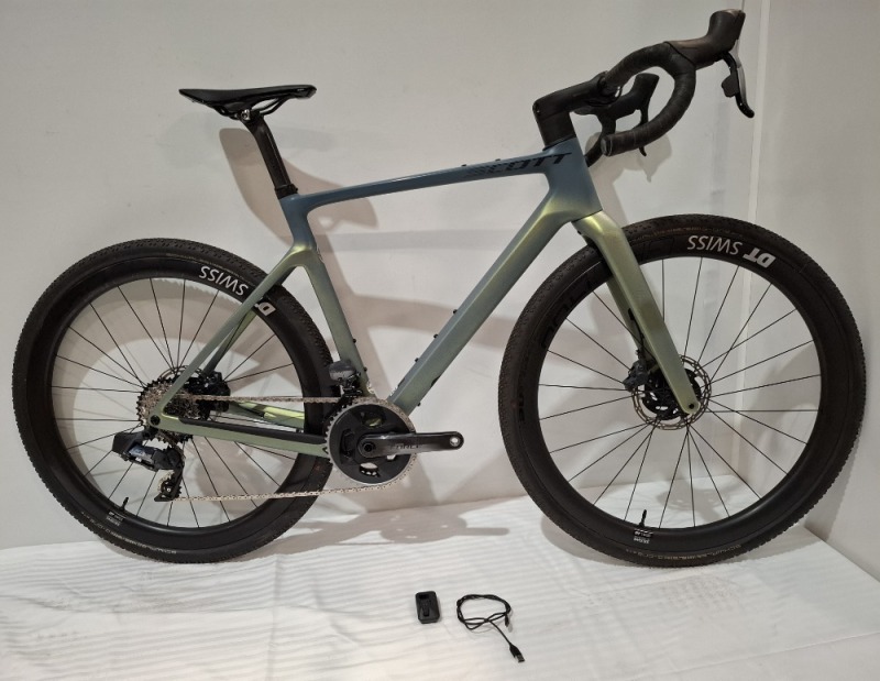 SCOTT ADDICT GRAVEL 10 BIKE MODEL: 286452 SIZE: M ORIG RRP &pound;5,199 ADDICT GRAVEL DISC HMF CARBON FRAME ADDICT GRAVEL DISC HMF FORK SRAM FORCE AXS 24 SPEED DT SWISS GRC 1400 DISC WHEELS SCHWALBE G-ONE BITE TYRES WITH BLUETOOTH CONNECTOR (SEE ALL IMAGES FOR 
