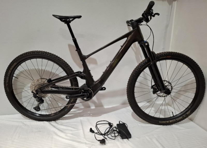SCOTT LUMEN E-RIDE 910 BIKE MODEL: 290602 SIZE: M ORIG RRP &pound;6,499 LUMEN CARBON HMX FRAME FOX 34 FLOAT RHYTHM 130MM FORK FOX NUDE 5T EVOL, TWINLOC, 130MM SHIMANO XT-DEORE 12 SPEED SHIMANO DEORE 4 PISTON DISC BRAKES SYNCROS X-30SE TR RIMS SYNCROS DROPPER PO