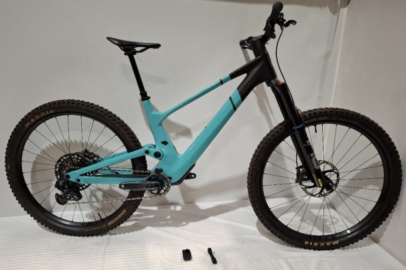 SCOTT GENIUS ST 910 BIKE MODEL: 290152 SIZE: L ORIG RRP &pound;6,899 GENIUS CARBON HMF-ALLOY FRAME OHLINS RXF36M.2 AIR 160MM FOX FLOAT X NUDE, TRACLOC, 150MM SRAM GX EAGLE AXS 12 SPEED SHIMANO XT 4 PISTON DISC BRAKES MAXXIS FOLDABLE TYRES WITH BLUETOOTH CONNECT
