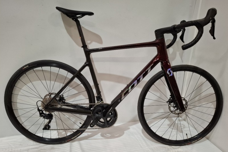 SCOTT ADDICT 30 BIKE MODEL: 286426 SIZE: L ORIG RRP &pound;2,349 ADDICT DISC HMF CARBON FRAME ADDICT HMF FORK SHIMANO 105 DISC 22 SPEED SYNCROS RP2.0 DISC WHEELS SCHWALBE ONE TYRES SYNCROS CARBON/ALLOY PARTS