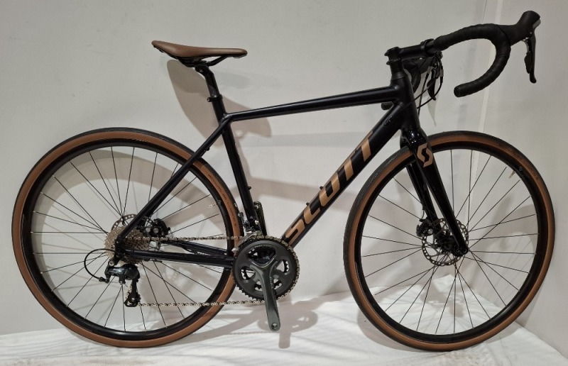 SCOTT SPEEDSTER 20 BIKE MODEL: 280641 SIZE: S ORIG RRP &pound;1,449 SPEEDSTER DISC ALLOY FRAME SHIMANO TIAGRA DISC 20 SPEED SYNCROS RACE 24 DISC RIMS SCHWALBE LUGANO TYRES