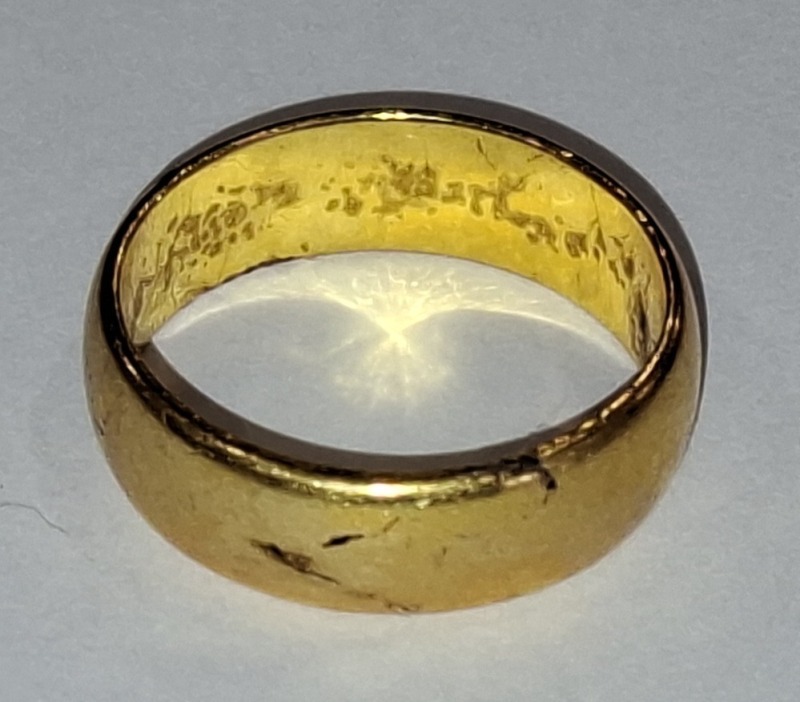 22 CT GOLD BAND WEDDING RING - WEIGHT 6.475 G (AUTHORISED AS GENUINE BY AN INDEPENDENT JEWELLER)