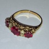 9 CT GOLD SYNTHETIC STONE RING (SPLIT SHANK) - WEIGHT 3.015 G (AUTHORISED AS GENUINE BY AN INDEPENDENT JEWELLER)