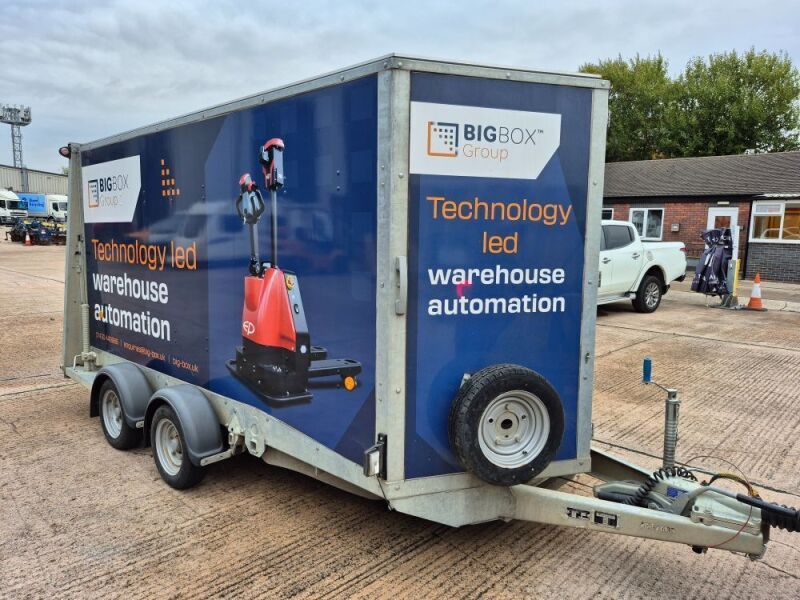 IFOR WILLIAMS TWIN AXLE DB BOX TRAILER, 3500KG GROSS WEIGHT WITH KNOTT HITCH. FRONT PEDESTRIAN DOOR AND TWIN REAR PEDESTRIAN DOORS WHICH FOLD OUT OF THE REAR RAMP.