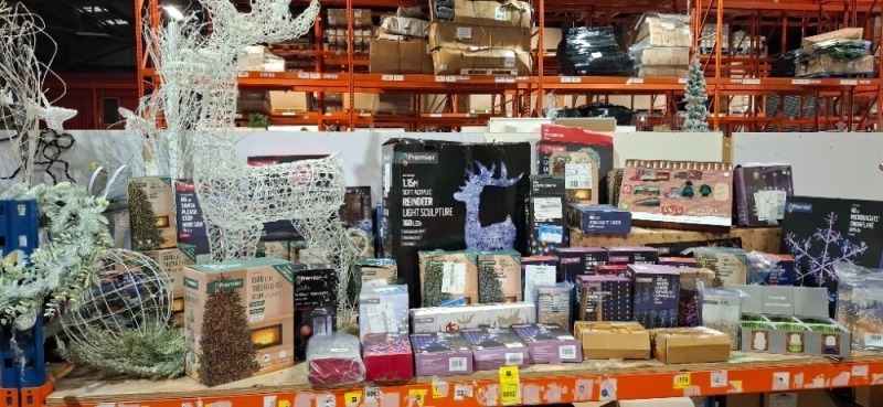 FULL BAY MIXED CHRISTMAS LOT CONTAINING PREMIER 1.15M SOFT ACRYLIC REINDEER LIGHT SCULPTURE , 1.1M SANTA STOP SIGN , 40CM MICROBRIGHTS SNOWFLAKE 300 LEDS , 1500 LED TREEBRIGHTS , 425 LED FROSTED CLUSTER CURTAIN LIGHTS 4.8M X 0.5M , ETC - (NOTE CUSTOMER
