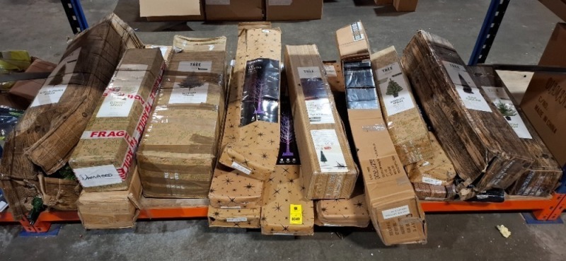 15 X MIXED CHRISTMAS TREE LOT CONTAINING SLIM CALIFORNIA SPRUCE 8FT , GLENSHEE SPRUCE 6FT , BIRCH TREE 560 LEDS 1.5M , WEEPING WILLOW TREE 810 LEDS 2.1M , BLACK PENCIL PINE TREE 6.5FT ETC OVER A FULL BAY - (NOTE CUSTOMER RETURNS )