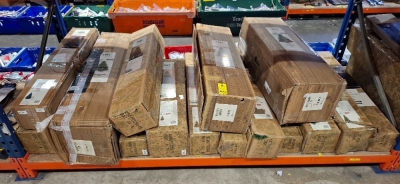 15 X MIXED CHRISTMAS TREE LOT CONTAINING FROSTED SPRUCE 6FT , NORDMANN FIR TREE 7FT , 1.8M FIBRE OPTIC TREE , 1.2M FIBRE OPTIC THREE LEDS ETC OVER A FULL BAY - (NOTE CUSTOMER RETURNS )