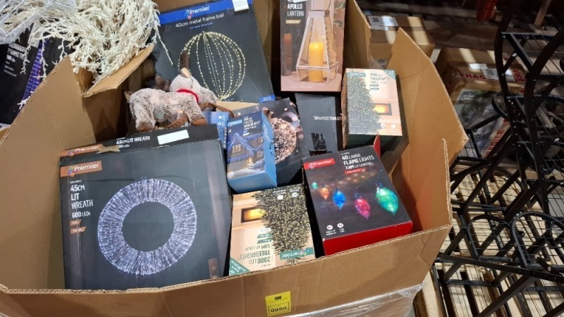 FULL PALLET BOX OF MIXED CHRISTMAS ITEMS LOT CONTAINING 45CM LIT WREATH 600 LEDS IN WHITE , 300 LED FROSTED ICICLEBRIGHTS IN WHITE 7.5M , 40 LARGE FLAME LIGHTS IN MULTI - COLOURED 7.8M , 42 CM APOLLO LANTERN , 40 CM METAL FRAME BALL WITH 240 WARM WHITE LE