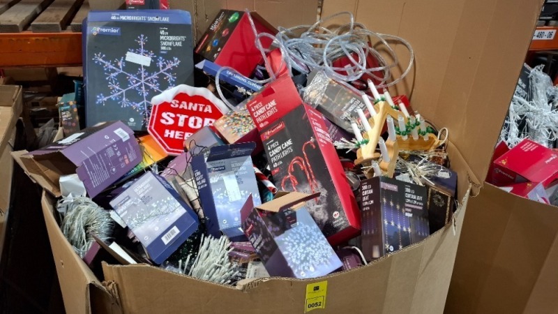 FULL PALLET BOX OF MIXED CHRISTMAS ITEMS LOT CONTAINING LED CANDLE ARCHES , 4 PIECE CANDY CANE PATH LIGHTS , 390 LED CURTAIN LIGHT 1.3M X 1.2M , 40CM MICROBRIGHTS SNOWFLAKES 300 LEDS , SET OF 4 1M SPUTINK PATH LIGHTS 400 LEDS ETC IN ONE PALLET BOX - (N