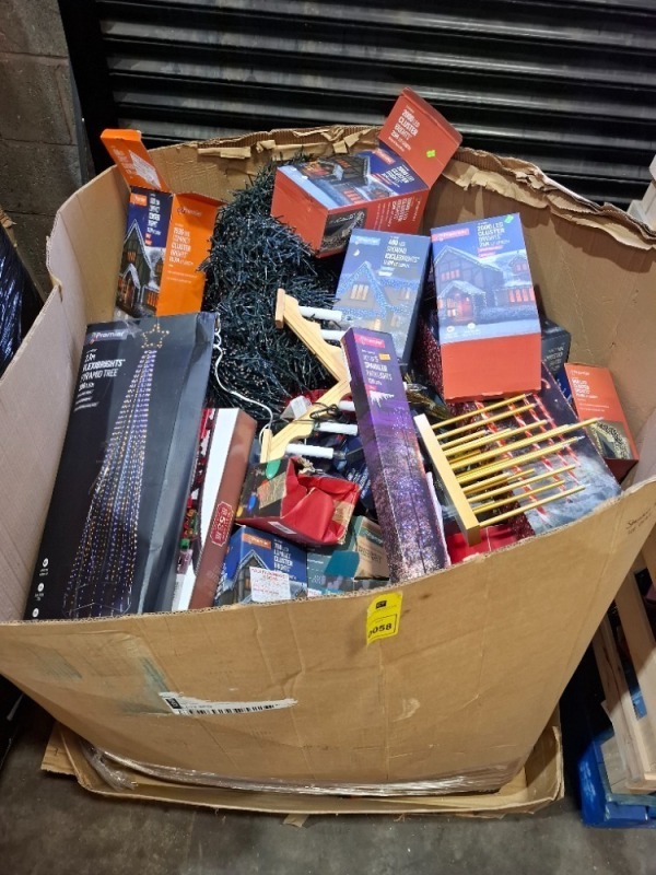 FULL PALLET BOX OF MIXED CHRISTMAS ITEMS LOT CONTAINING CANDY CANE PATH LIGHTS , 480 LED SNOWING ICICLEBRIGHTS 11.8M , 2000 LED CLUSTER BRIGHTS 25M , LED CANDLE ARCHES , SET OF 5 SPARKLER PATHLIGHTS , 2.1M FLEXIBRIGHTS PYRAMID TREE 580 LEDS ETC IN ONE PA