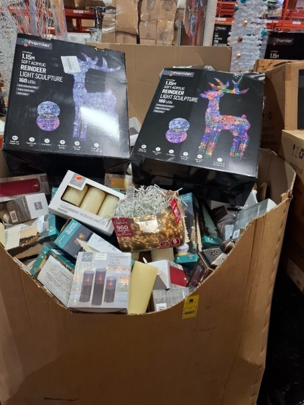 FULL PALLET BOX OF MIXED CHRISTMAS ITEMS LOT CONTAINING 1.15M SOFT ACRYLIC REINDEER LIGHT SCULPTURE 160 LEDS , 30 CM GLITTER WATER SPINNER , 960 WARM WHITE LED ICICLE LIGHTS , FLICKABRIGHTS DECORATIVE CANDLE SET , 3 FLICKABRIGHTS GLASS CUP CANDLE SET ETC