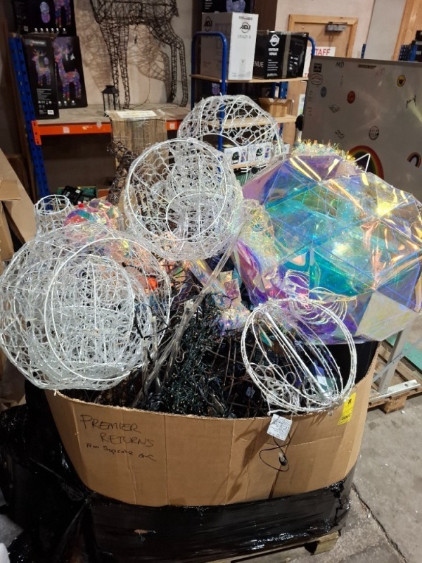 FULL PALLET BOX OF MIXED CHRISTMAS ITEMS LOT CONTAINING SOFT ARCYLIC SNOWMAN , 1.8M TWINKLING STARBURST TREE , 1M ROPE LIGHT NATIVITY SCENE LIGHT SCULPTURE , 1500 LED TREEBRIGHTS 37.5M ETC IN ONE PALLET BOX - (NOTE CUSTOMER RETURNS)